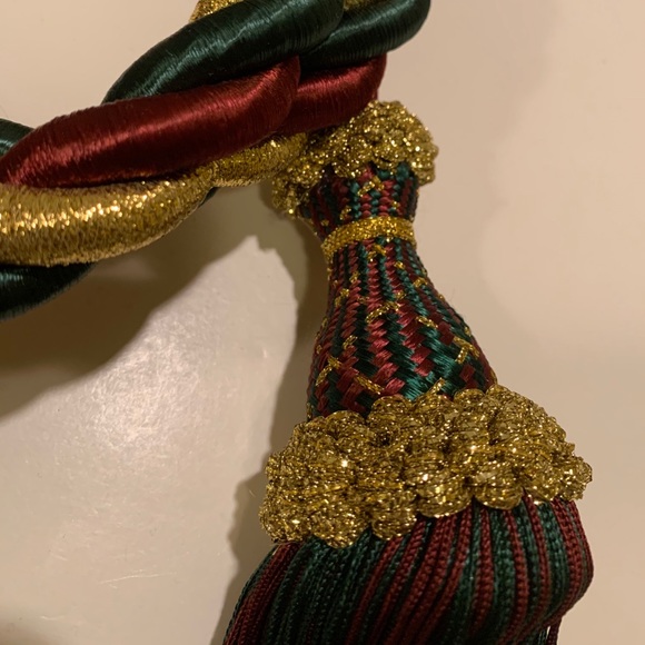 NWT DECORATIVE HOLIDAY ROPE GARLAND. - Picture 2 of 9